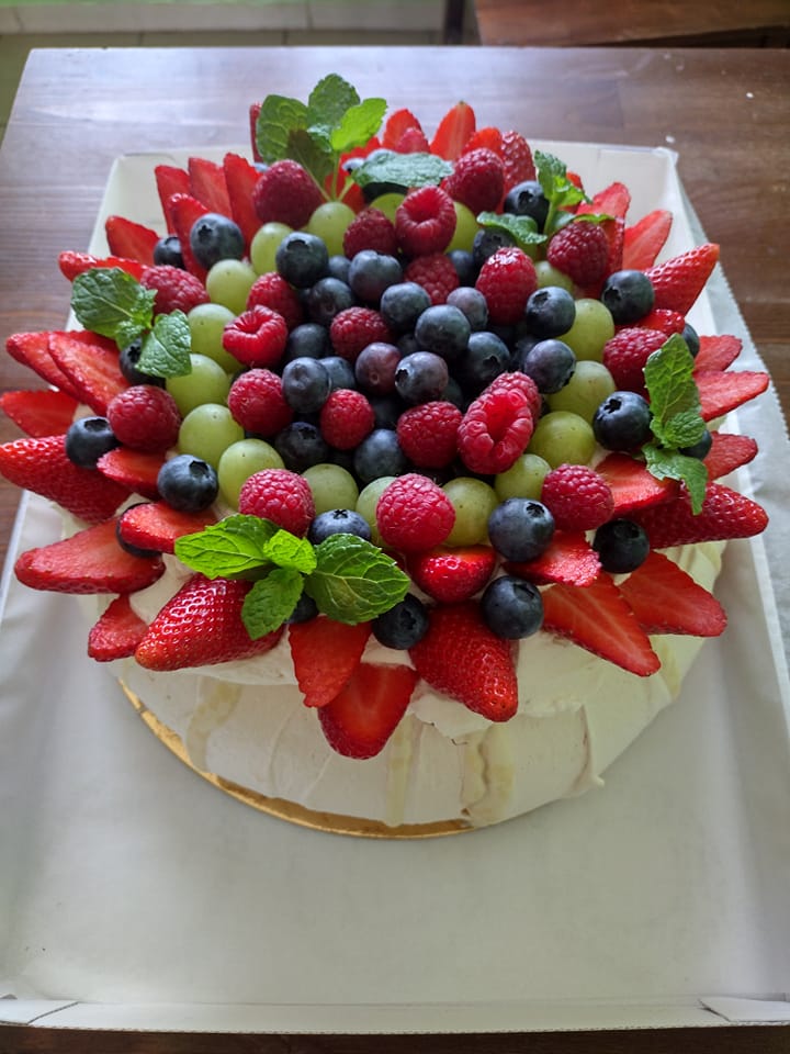 🍓 Pavlova – Delikatny Deser z Bezy i Owoców 😍