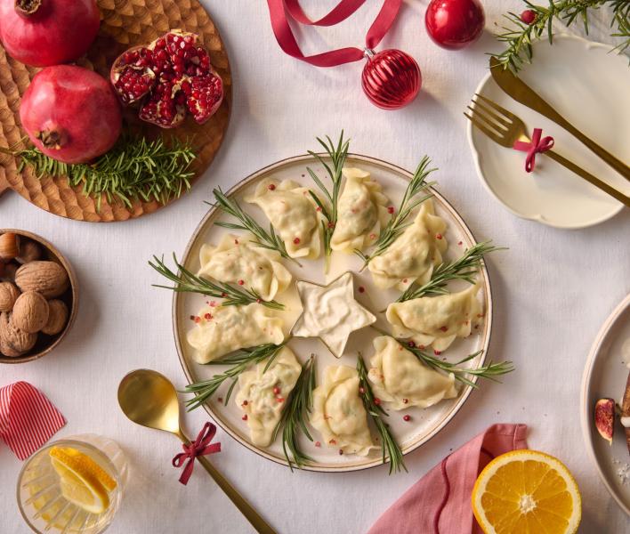 🎄 Świąteczne Pierogi ze Szpinakiem i Wędzonym Łososiem 🥟