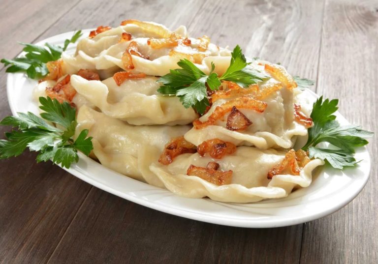 Pierogi z kapustą i pieczarkami