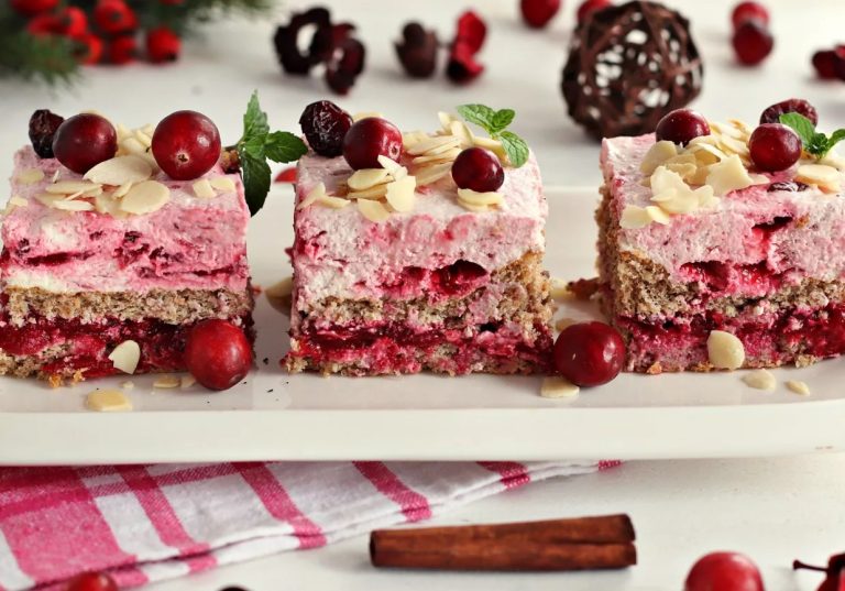 Świąteczne, korzenne ciasto z żurawiną i migdałami – idealne na Boże Narodzenie! 🎅🍪