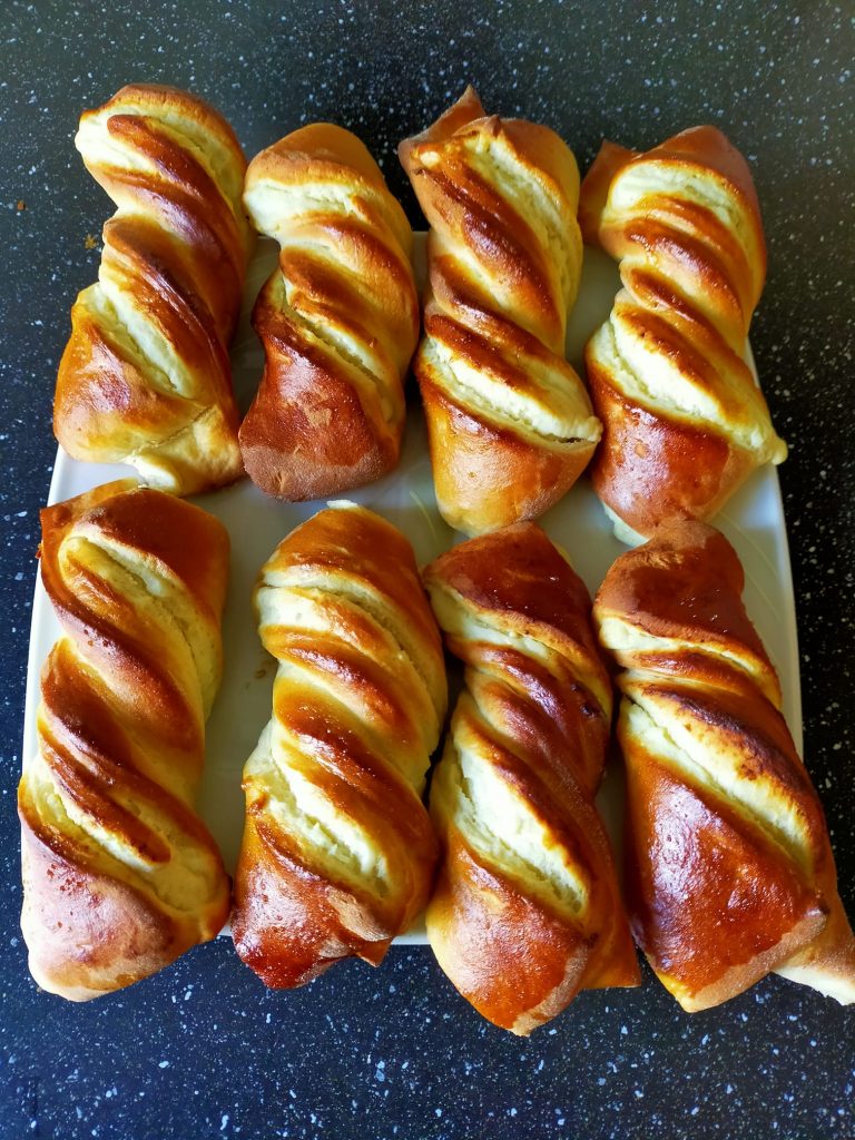 🥐 Drożdżówki z Serem – Tradycyjny Smak, Prosty Przepis 😍