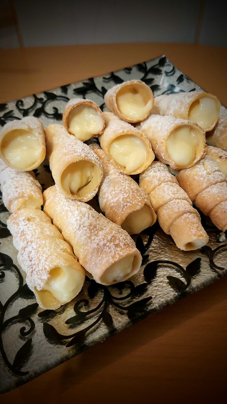 🥐 Rurki z Kremem – Delikatny Deser na Każdą Okazję 😋