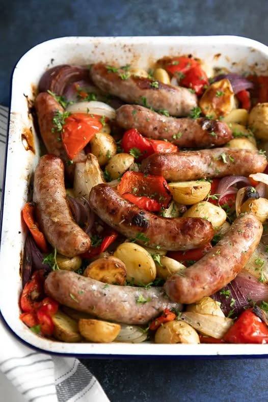 Pieczona Kiełbasa i Ziemniaki