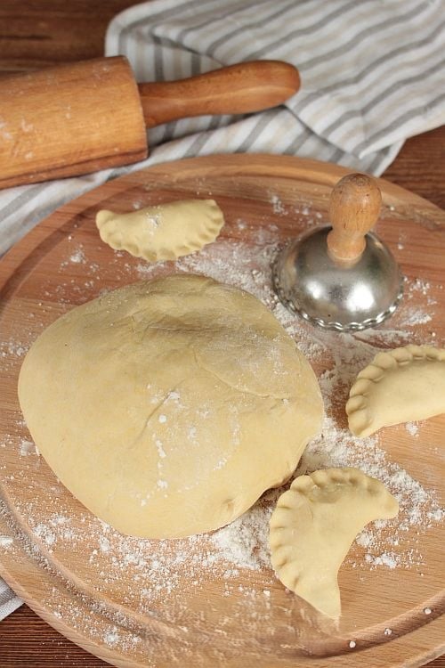 Idealne Ciasto na Pierogi - Sprawdzony Przepis na Elastyczne i Smaczne Pierogi