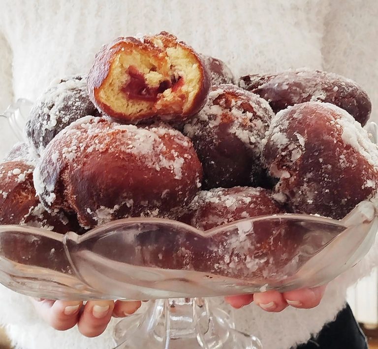 Pączki Babci - Tradycyjny Przepis na Puszyste i Aromatyczne Pączki