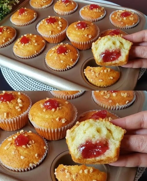 Szybkie Muffinki z Dżemem Truskawkowym – Pyszna i Prosta Przekąska