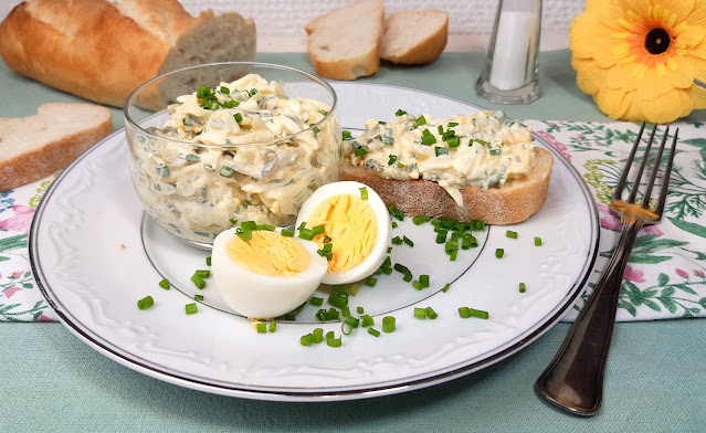 Pasta jajeczna z ogórkiem kiszonym