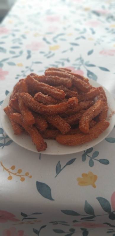 Hiszpańska Słodycz - Churros, Chrupiące i Proste Ciasteczka na Każdą Okazję.