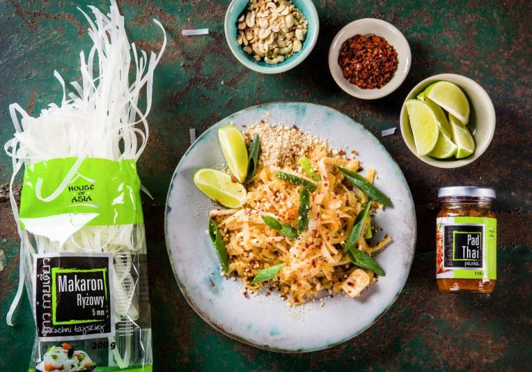 Smak Tajlandii w 20 Minut – Ekspresowy Pad Thai z Kurczakiem, Aromatyczna Podróż Kulinarna